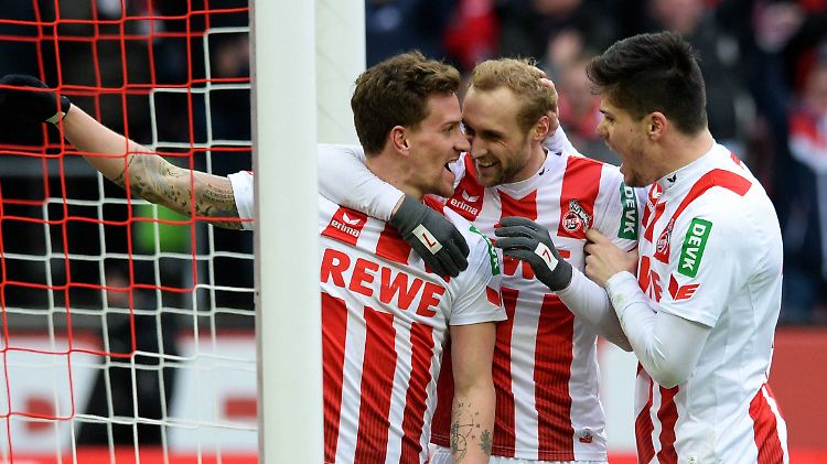 Simon Zoller (l.) machte eine Viertelstunde vor Schluss mit dem 2:0 alles klar für die Kölner.