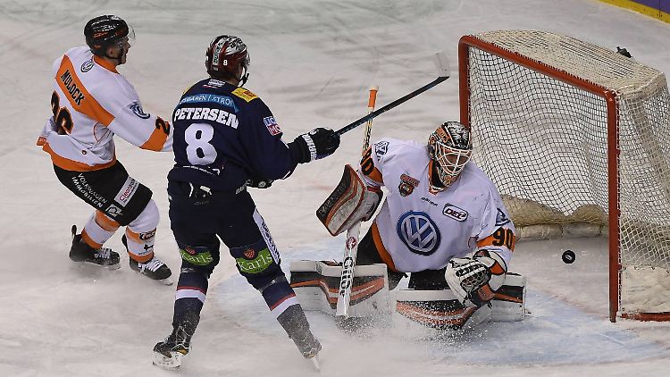 Die Eisbären Berlin überrollten die Grizzlies Wolfsburg regelrecht.