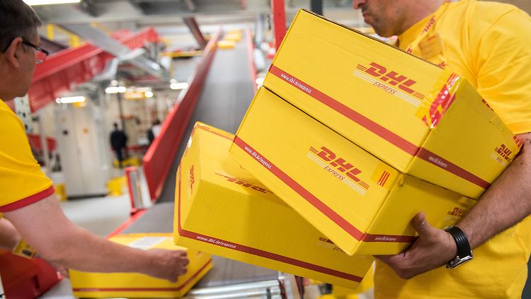 Bei der DHL werden ältere Angestellte werden nach dem insgesamt höher dotierten Haustarifvertrag bezahlt.