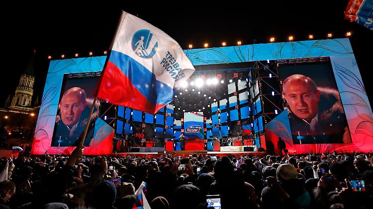 Ohne seinen einzigen wirklichen Gegner - Alexej Nawalny - im Rennen stand höchstens in Frage, wie hoch Putin gewinnen würde. 