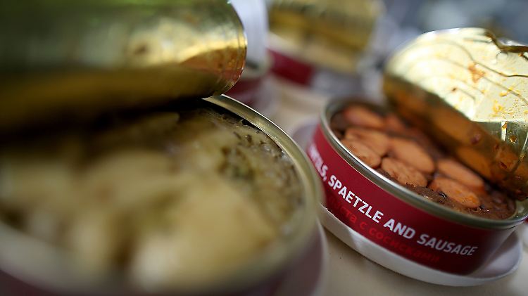 Spätzle und Würstchen in der ISS-Variante: Das ist Bonus-Food für Astro-Alex.