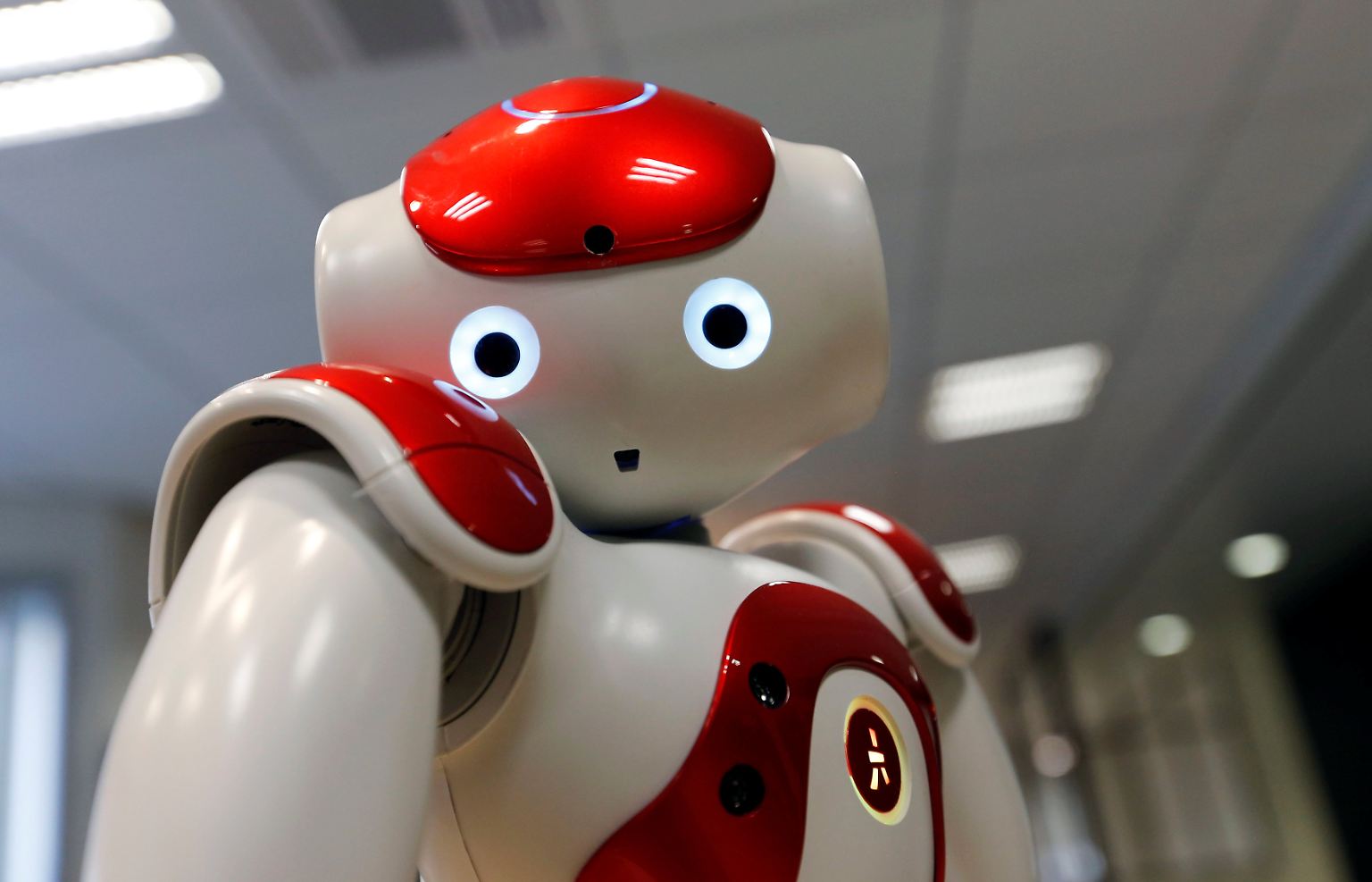 Das ist NAO, ein humanoider Roboter.