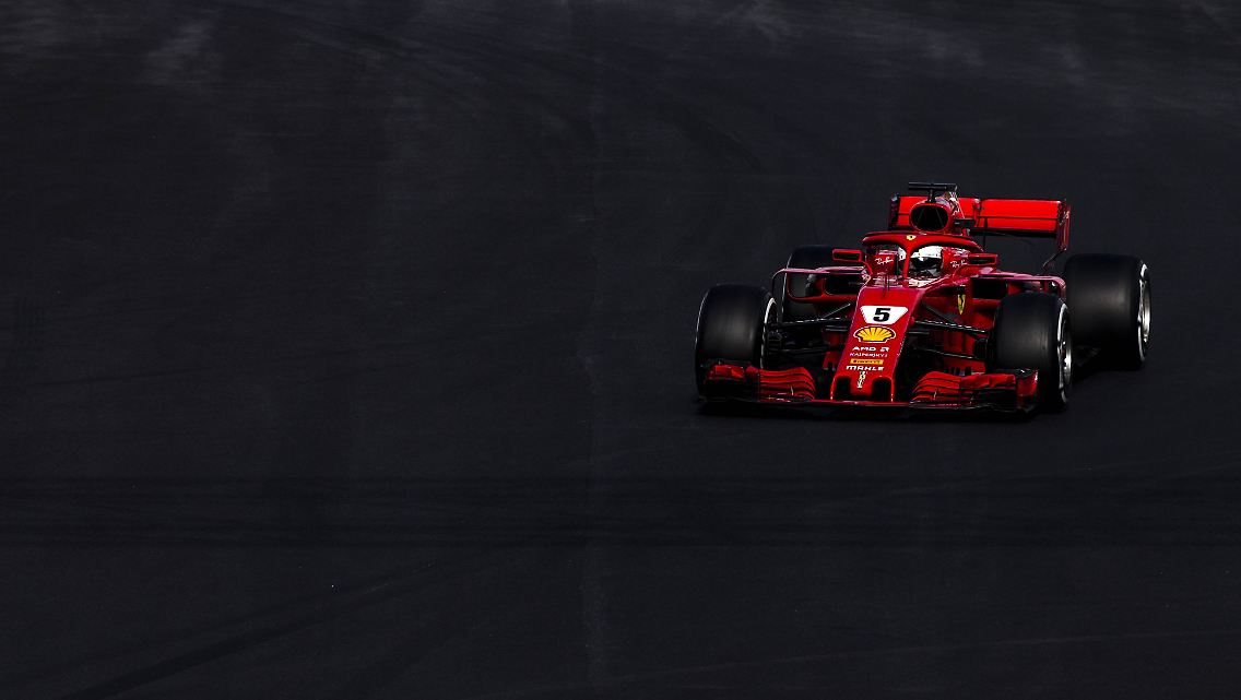 Bis zum drittletzten Rennen hielt Spitzenfahrer Vettel den WM-Kampf 2017 mit Hamilton offen. In diesem Jahr will er vorbeiziehen und seinen sechsten Gesamtsieg einfahren.