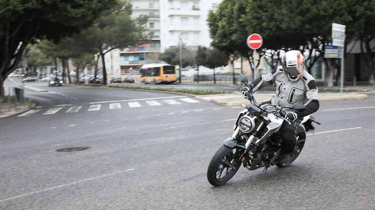 Das Handling der Honda CBR 125R ist vorbildlich.