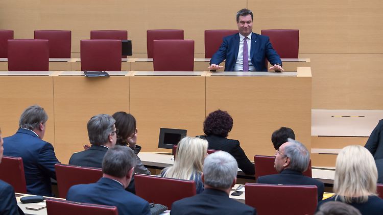 Söder hat mitgeteilt, wer neben ihm im Landtag auf der Regierungsbank sitzen darf.