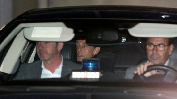 Ex-Präsidenten Nicolas Sarkozy wurde von französischen Ermittlern kurzzeitig in Gewahrsam genommen.