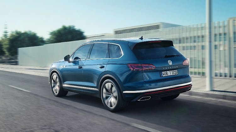 Wesentlich schnittiger als der Vorgänger und mit vielen Details präsentiert sich der neue VW Touareg.