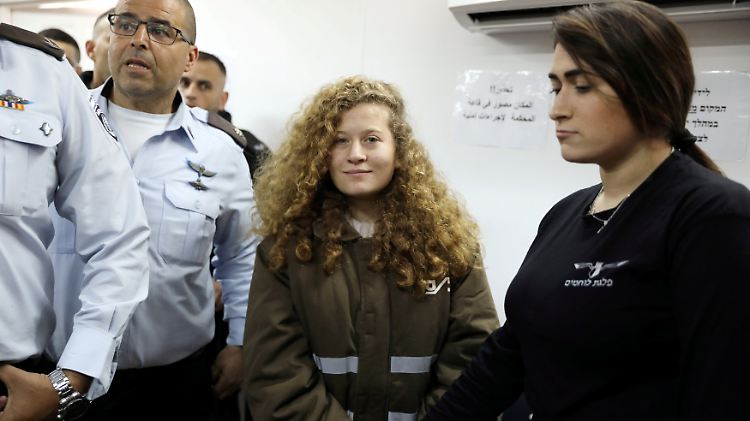 Ahed Tamimi soll bereits mehrmals zuvor israelische Soldaten angegriffen haben.