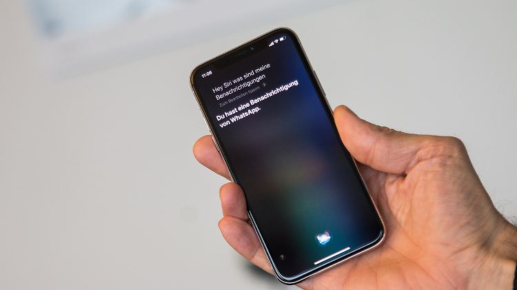Siri liest im Sperrbildschirm Nachrichten von Whatsapp und anderen Apps auch dann vor, wenn es ihr gar nicht erlaubt ist.