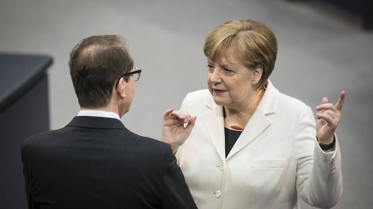 Alexander Dobrindt im Gespräch mit Angela Merkel. Um den Islam geht es hier vermutlich nicht - das Bild wurde schon am 14. März aufgenommen.