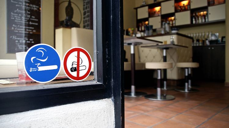Die Entscheidung, ob in Gaststätten geraucht werden darf, bleibt den Gastronomen überlassen.