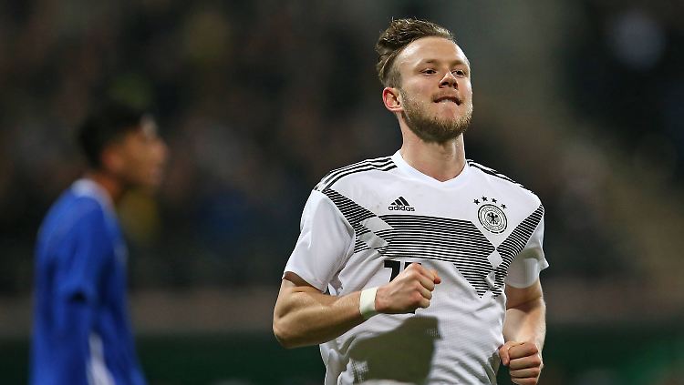 Einst bei Nürnberg, jetzt bei Schalke. Cedric Teuchert erzielt das 1:0 gegen Israel.