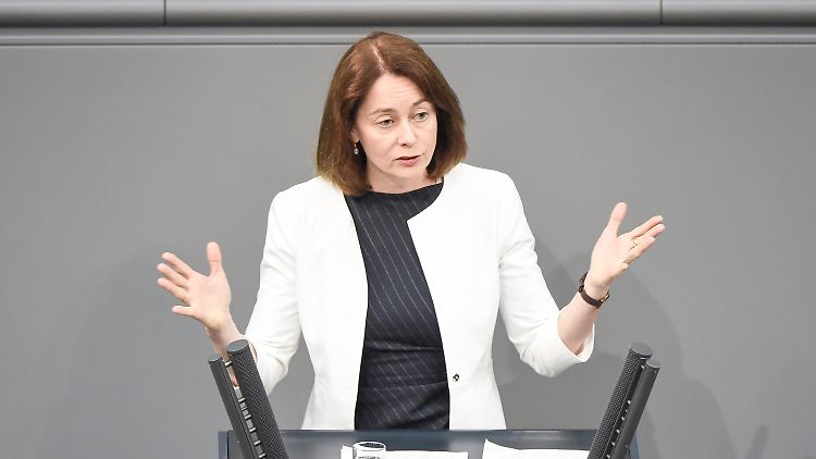 "Unsere Daten machen uns manipulierbar", sagt Katarina Barley.