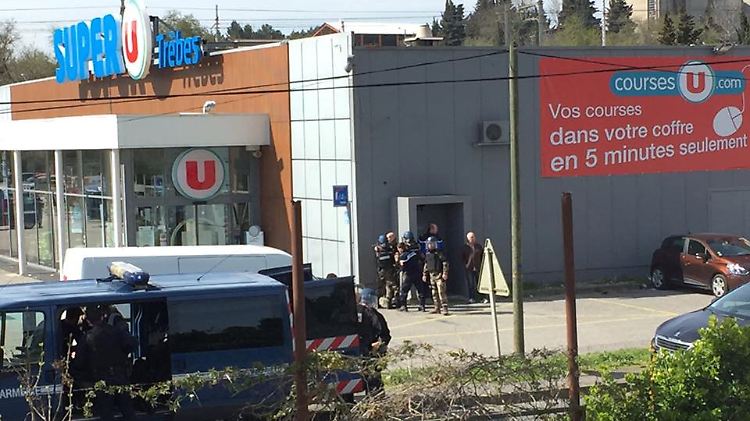 In diesem Supermarkt bei Carcassonne hat ein Täter mehrere Geiseln genommen.