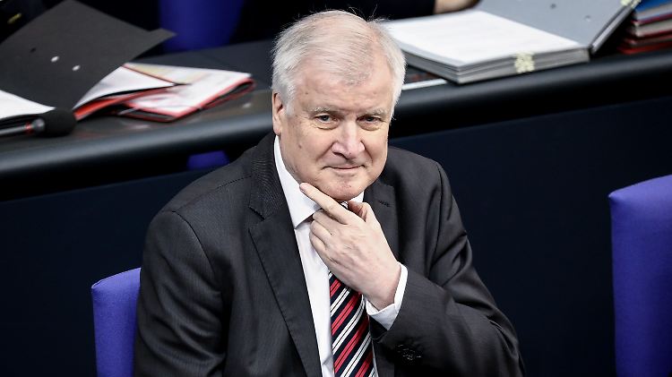 Im Bundestag merkte man es nicht, doch Seehofer fehlt "jedes Verständnis" für Merkel.