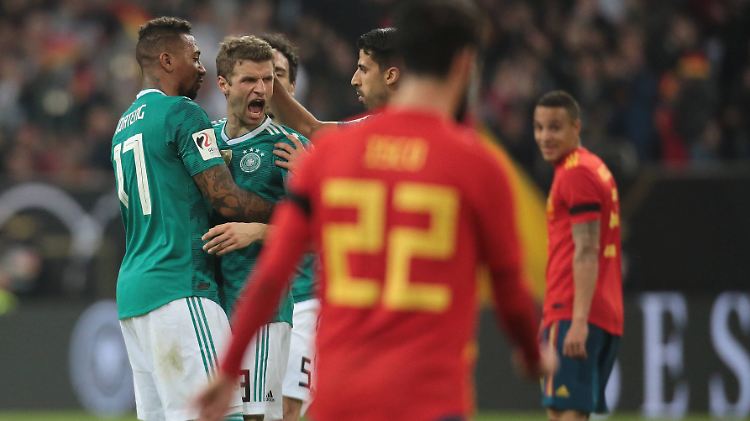 Thomas Müller bejubelt seinen Ausgleichtreffer in der 35. Minute. 