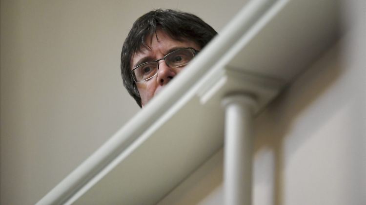 Der ehemalige katalanische Präsident Carles Puigdemont befindet sich nun auch in Finnland auf der Flucht.