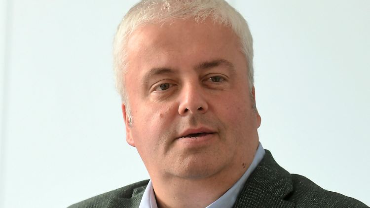 Der 48-jährige Burkhard Balz kann das Amt nicht nahtlos zum 1. Mai übernehmen.