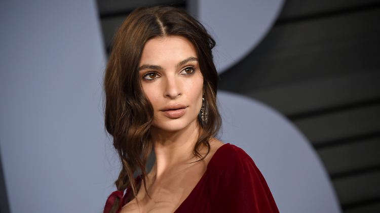 Emily Ratajkowski lässt sich bei sexy Fotoshootings vom Gatten assistieren.