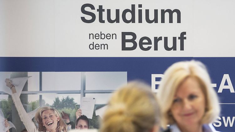 Berufsbegleitende Studiengänge sind in der Regel kostenpflichtig.