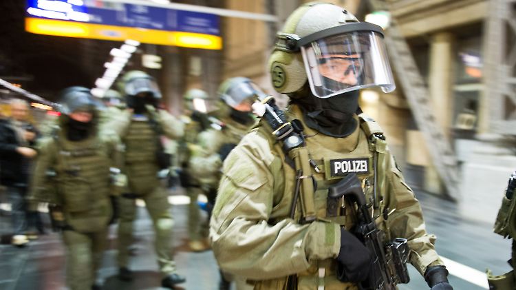 Eilitekräfte der Polizei proben in Frankfurt den Terror-Ernstfall, der in Mannheim glücklicherweise nicht eingetreten ist.