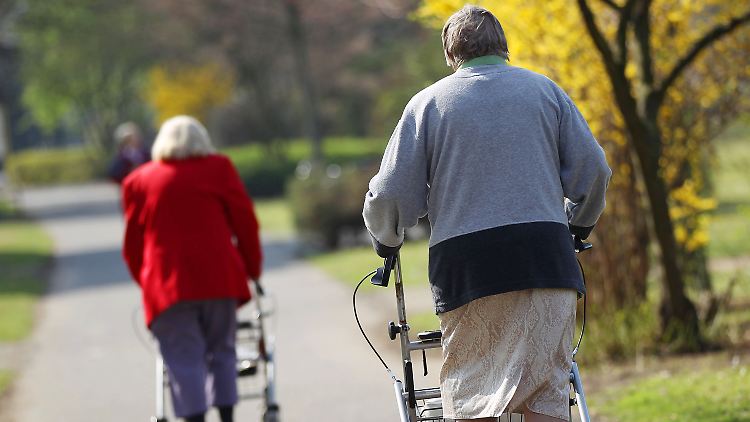 Neugeborene Mädchen haben eine durchschnittliche Lebenserwartung von 83 Jahren.