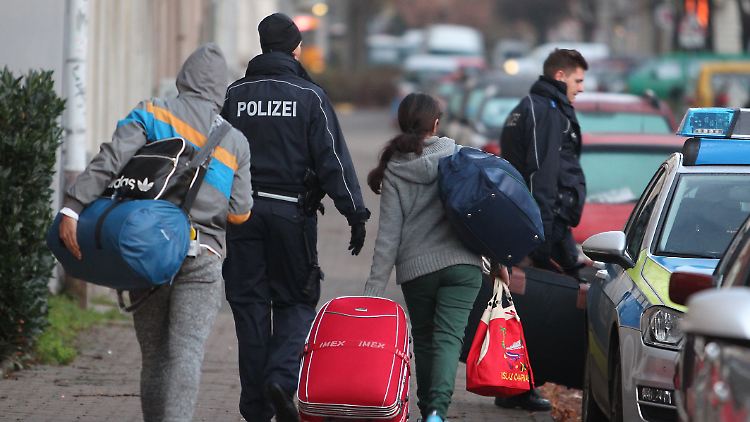 Scheiterten im Vergangenen Jahr deutlich häufiger als zuvor: Abschiebungen von Menschen ohne Aufenthalsrecht in Deutschland. (Archivbild)