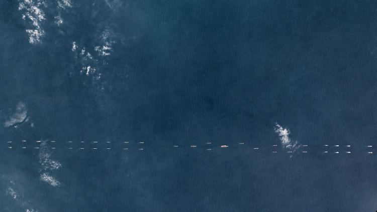 Die chinesische Flotte im Südchinesischen Meer: Den Mittelpunkt bildet die Kampfgruppe des Flugzeugträgers "Liaoning".