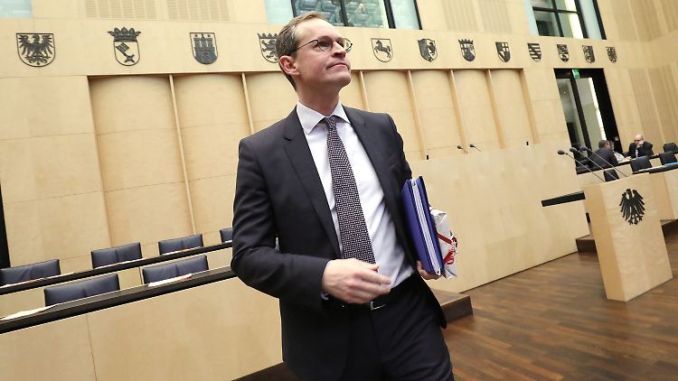 Berlins Regierender Bürgermeister Müller schlägt vor, dass Langzeitarbeitslose gemeinnützig arbeiten.
