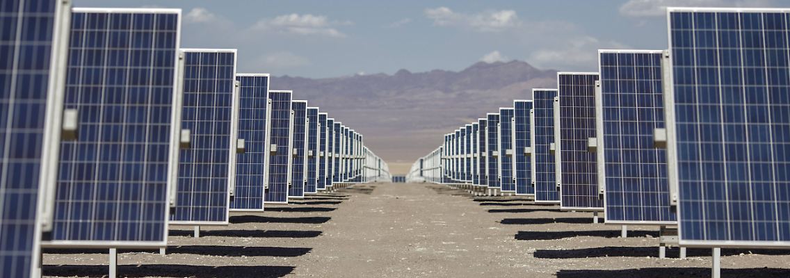 Solaranlage in der Atacama-Wüste in Chile.
