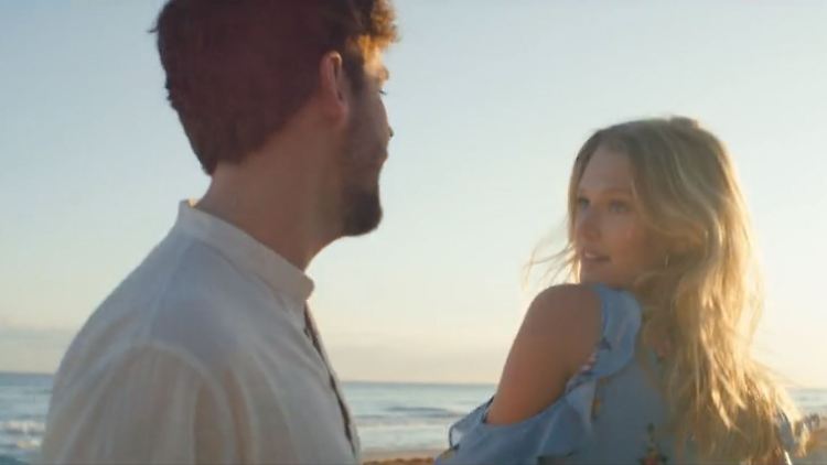 Darf ich bitten? Toni Garrn und Alvaro Soler im Clip zu "La Cintura".