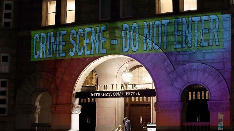 Multimedia-Installation am Trump International Hotel in Washington: "Crime Scene, do not enter" warnt der Künstler.