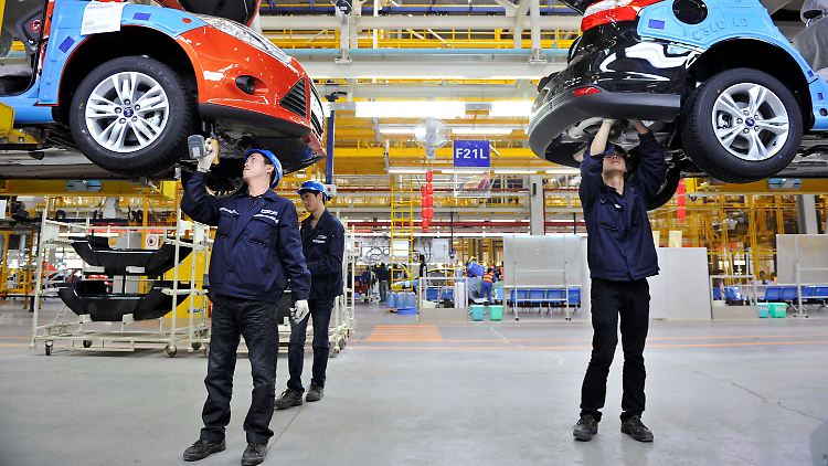 Eng miteinander verflochtene Volkswirtschaften: Arbeiter in einem Ford-Werk in Chongqing.