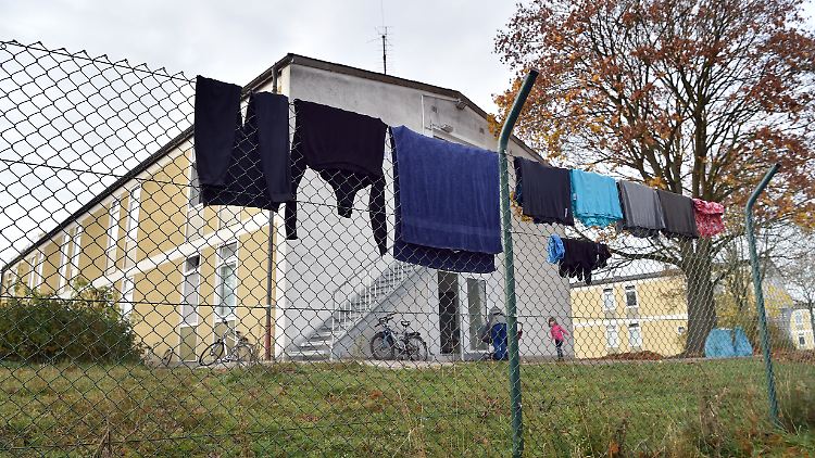 Ein Vorbild für Ankerzentren? Die Ankunfts- und Rückführungseinrichtung für Flüchtlinge im bayerischen Manching.