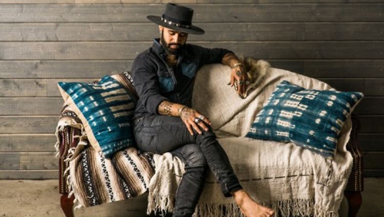 Nahko Bear hat seine Gedanken aus Jugendjahren vertont und daraus ein Album gemacht.