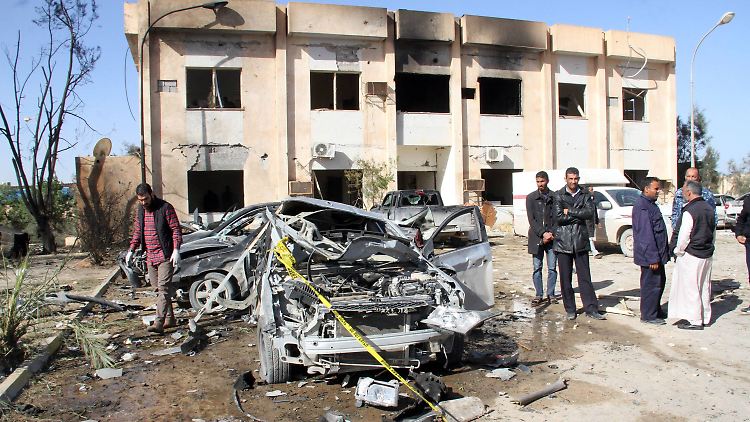 Seit dem Sturz von Muammar al-Gaddafi im Jahr 2011 ist Libyen immer wieder Anschlagsziel für Terroristen gewesen, wie hier bei einem Attentat mit einer Autobombe im Januar 2016. 