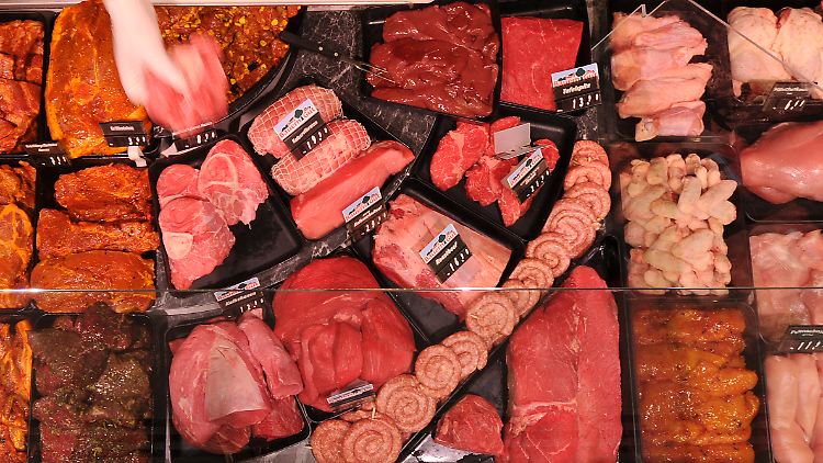 Den Vorwurf der Linken, dass höhere Fleischpreise die soziale Spaltung verstärkten, wies Habeck zurück