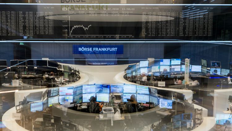 Der Dax stieg am letzten Handelstag des ersten Quartals um 1,3 Prozent auf 12.096 Punkte.