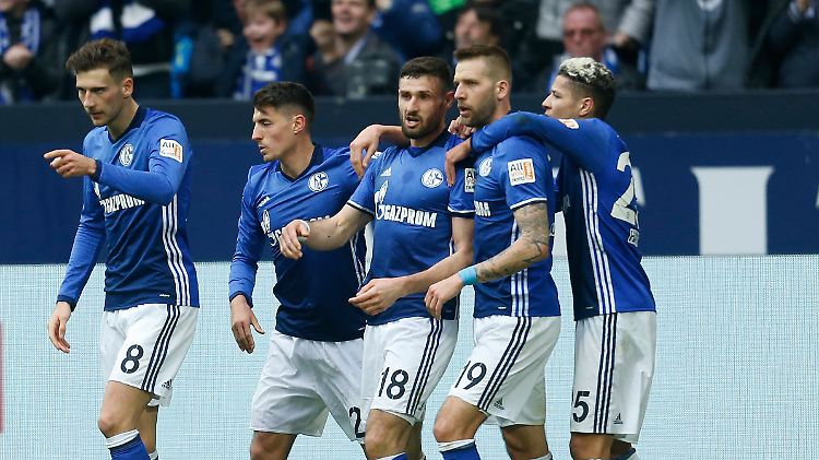 Ein Sieg, drei Punkte und die vorerst verhinderte Bayern-Meisterschaft - guter Spieltag für Schalke.