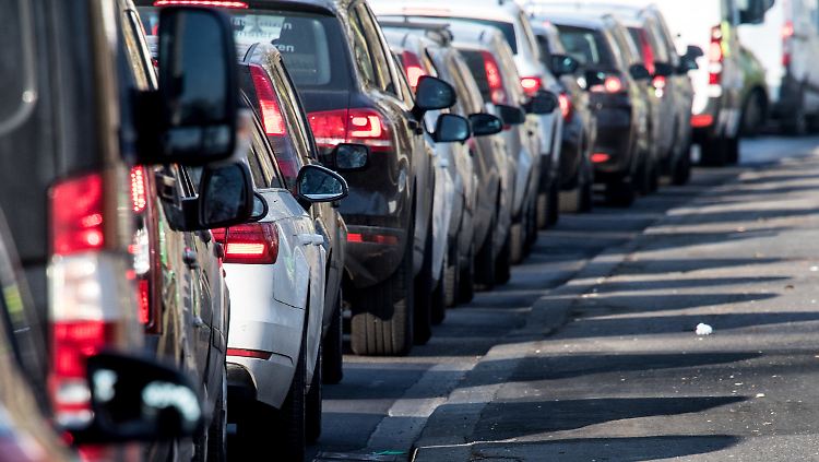 Wie soll die Luft sauberer werden? Umweltministerin Schulze hält zumindest nicht viel von Fahrverboten.