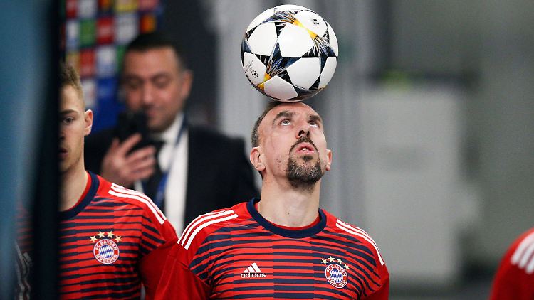 Franck Ribéry hat's drauf. Das dürfte die Autoren des UdSSR-Fußballbuches beeindrucken.