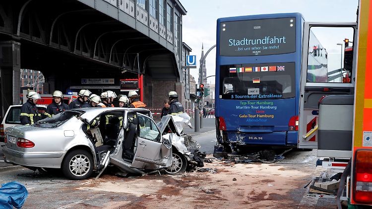 Die Polizei sperrte den Bereich um die Unfallstelle weiträumig ab.