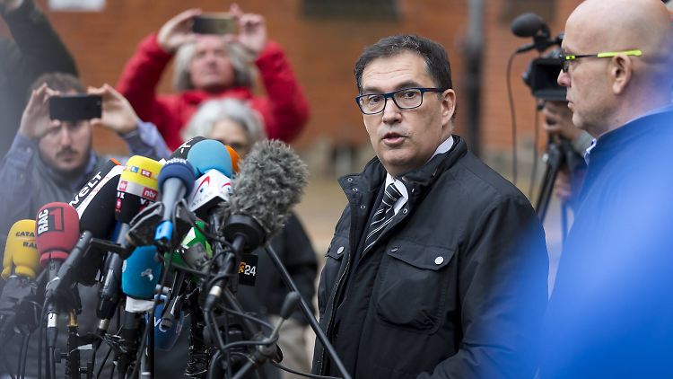 Puigdemonts Anwalt Jaume Alonso-Cuevillas hat den Antrag schon letzte Woche eingereicht.