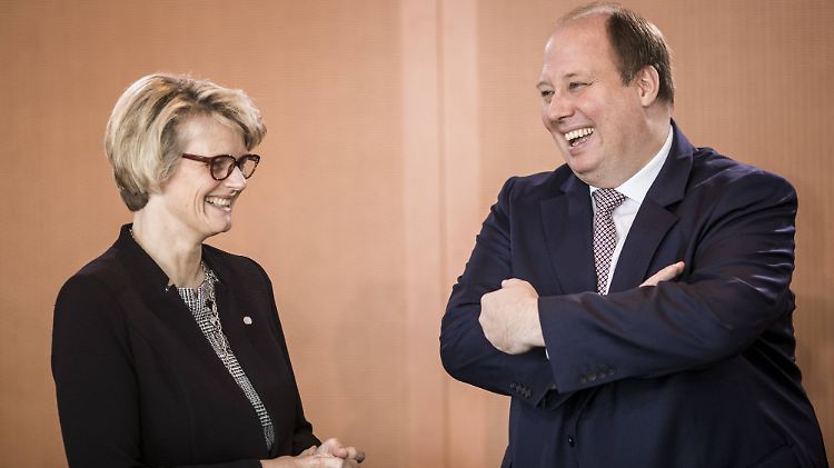 Neu und bisher nur wenig bekannt: die neuen Minister Anja Karliczek und Helge Braun.