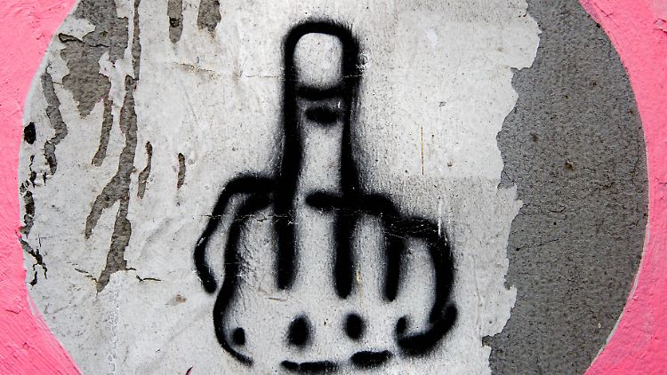 Auch das Zeigen des Stinkefingers stellt eine Beleidigung dar.