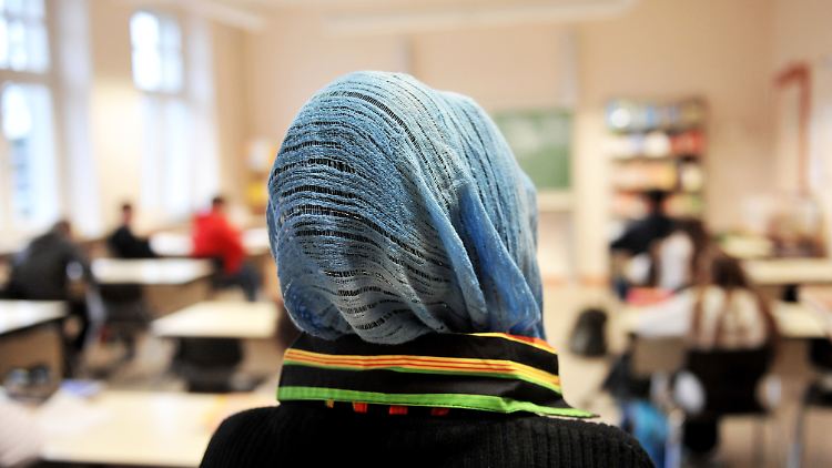 Wenn es nach Österreichs Regierung geht, haben Kopftücher in Grundschulklassen bald nichts mehr zu suchen.