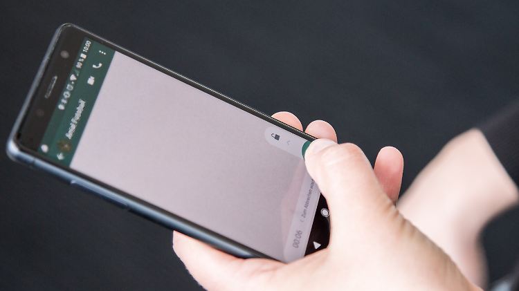 Auch Android-Nutzer können jetzt bei Sprachnachrichten den Daumen entspannen. 