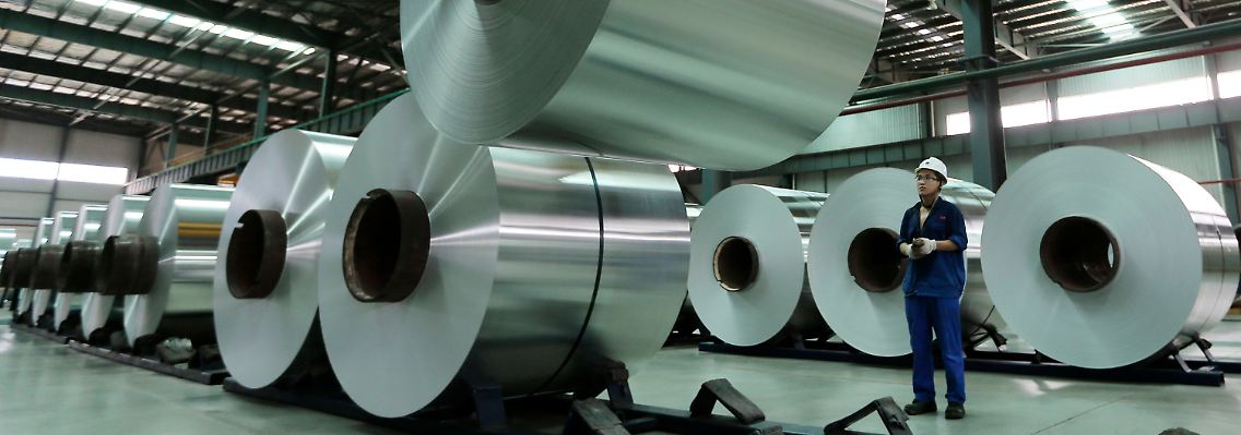 Aluminium steuert auf den größten Wochengewinn sei Einführung des Terminkontrakts vor mehr als 30 Jahren zu.