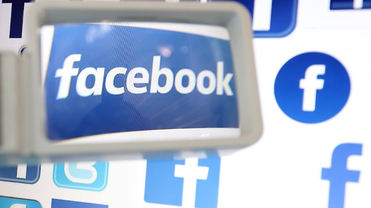 Betroffene Nutzer sollen am Montag ganz oben im Newsfeed von Facebook informiert werden.