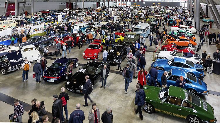 Bei der Oldtimer-Messe Retro Classics Ende März 2018 auf der Messe Stuttgart. Mit einer Ausstellungsfläche von 140.000 Quadratmetern ist sie die größte Oldtimermesse der Welt.